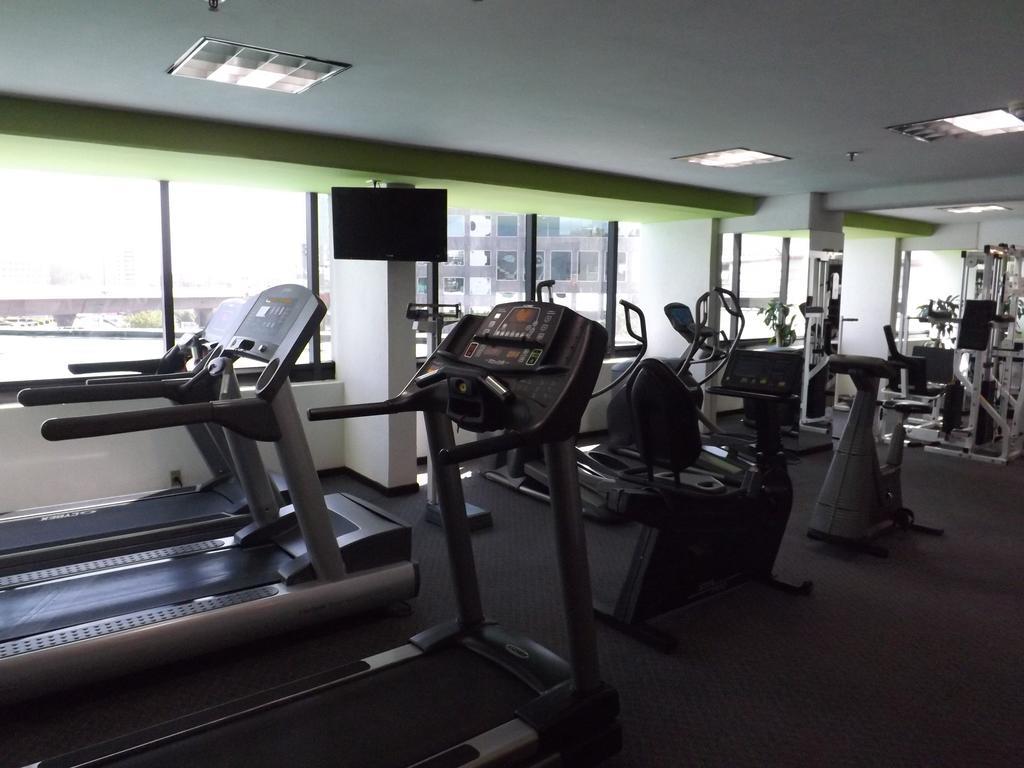 Radisson Paraiso Hotel Mexikóváros Kültér fotó The gym at the hotel
