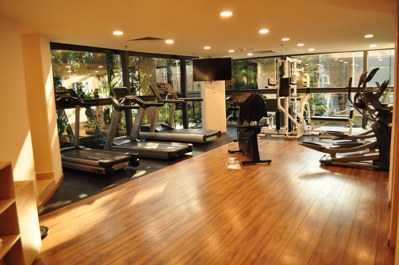 Radisson Paraiso Hotel Mexikóváros Kültér fotó The gym at the hotel