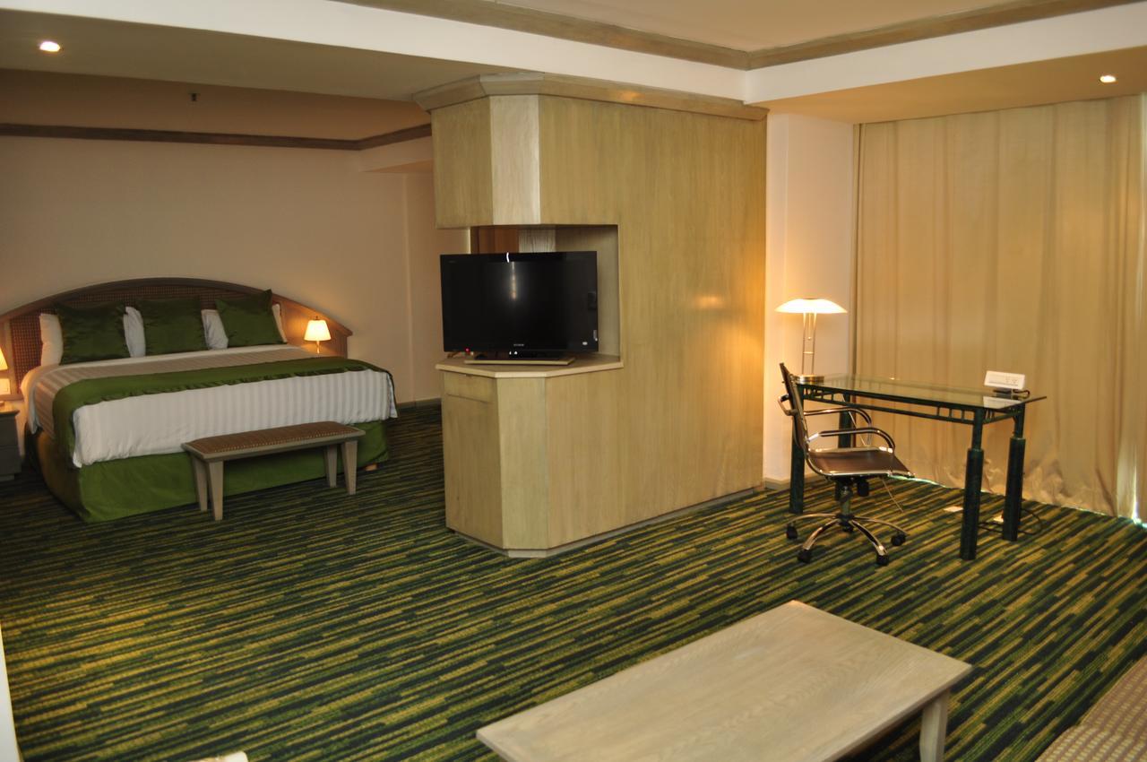 Radisson Paraiso Hotel Mexikóváros Kültér fotó A room at the hotel