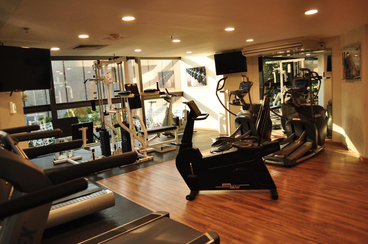 Radisson Paraiso Hotel Mexikóváros Kültér fotó The gym at the hotel